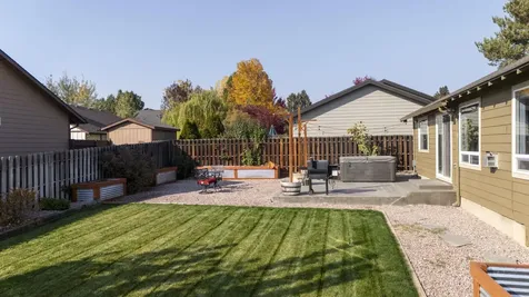 2214 SW Lava Court Redmond OR 97756