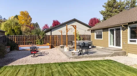 2214 SW Lava Court Redmond OR 97756