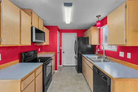 1208 SW 28th Street Redmond OR 97756