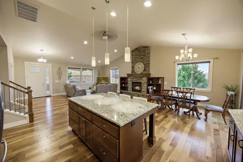 4460 Vista Pointe Drive Medford OR 97504
