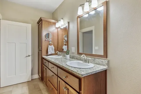 4460 Vista Pointe Drive Medford OR 97504