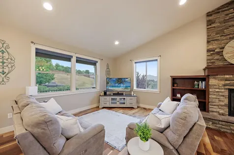 4460 Vista Pointe Drive Medford OR 97504