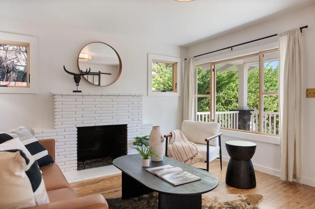 240 NW Georgia Avenue Bend OR 97703