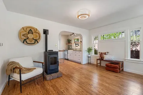 240 NW Georgia Avenue Bend OR 97703