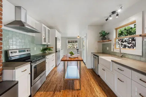 240 NW Georgia Avenue Bend OR 97703