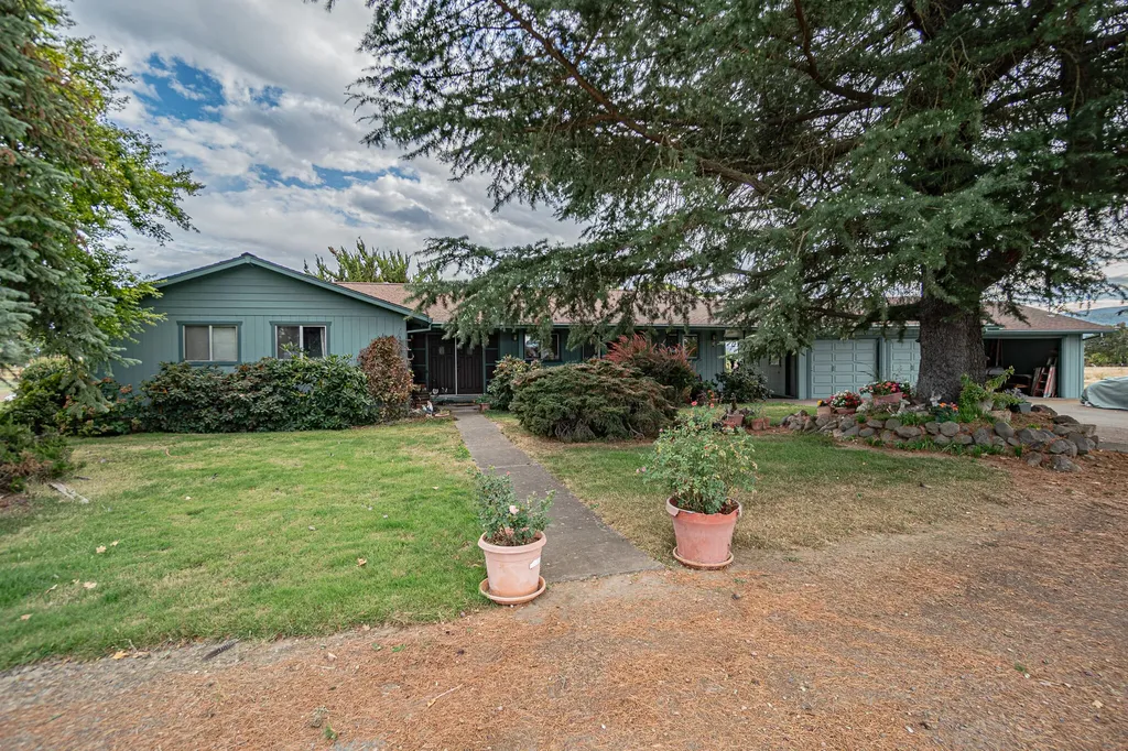 5275 Gebhard Road Central Point OR 97502