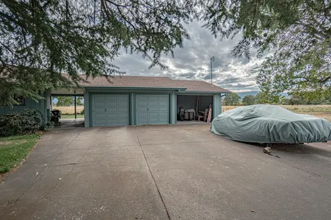 5275 Gebhard Road Central Point OR 97502