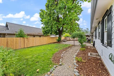 275 W Park Street Grants Pass OR 97527