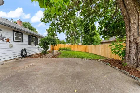 275 W Park Street Grants Pass OR 97527