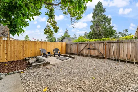 275 W Park Street Grants Pass OR 97527