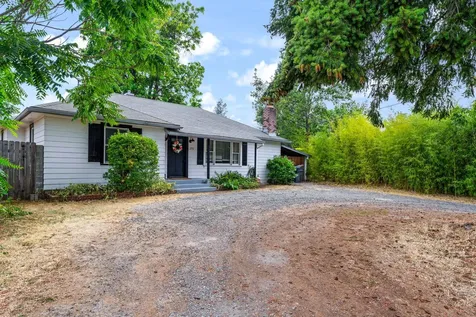 275 W Park Street Grants Pass OR 97527