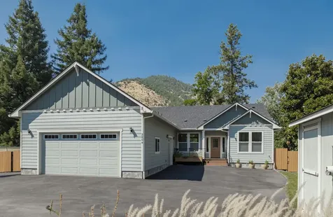 2854 Rogue River Highway Gold Hill OR 97525