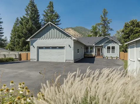 2854 Rogue River Highway Gold Hill OR 97525