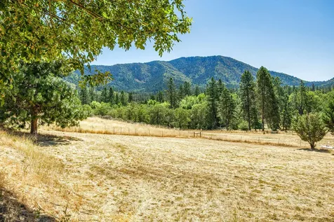 161 Robertson Lane Grants Pass OR 97527