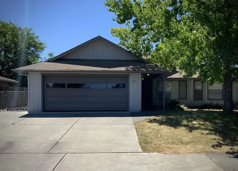 2951 Lois Lane Grants Pass OR 97527
