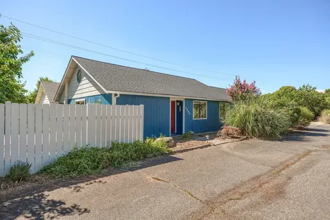 3099 Milhoan Drive Medford OR 97504
