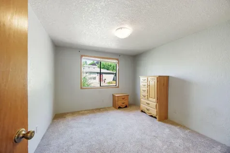 3099 Milhoan Drive Medford OR 97504