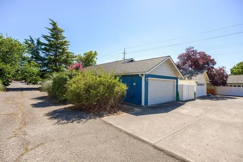3099 Milhoan Drive Medford OR 97504