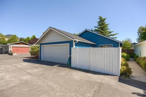 3099 Milhoan Drive Medford OR 97504
