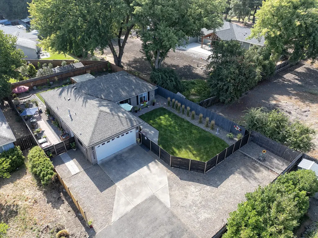 2125 Happy Valley Drive Medford OR 97501