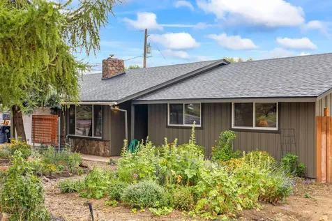2297 SW 23rd Street Redmond OR 97756