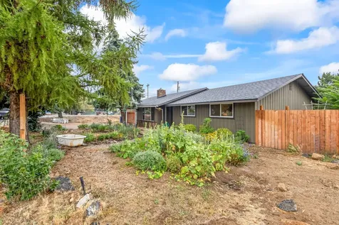 2297 SW 23rd Street Redmond OR 97756