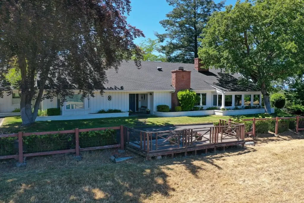 2692 Pioneer Road Medford OR 97501