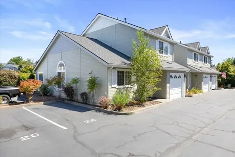 1224 N Modoc Avenue Medford OR 97504