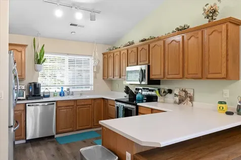 1224 N Modoc Avenue Medford OR 97504
