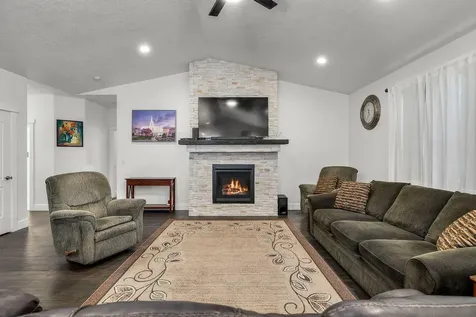 2201 NE Arapahoe Court Redmond OR 97756