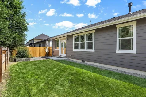 2201 NE Arapahoe Court Redmond OR 97756