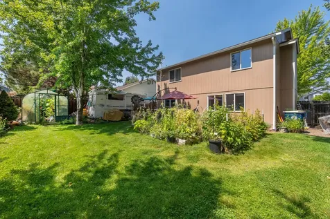 1543 NE Locksley Drive Bend OR 97701