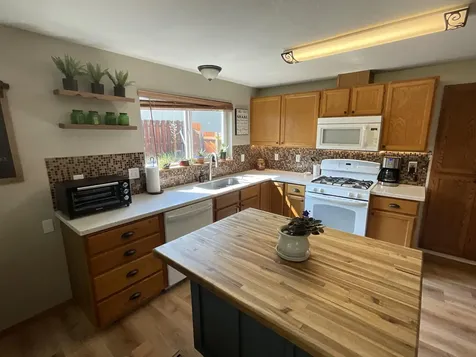1543 NE Locksley Drive Bend OR 97701