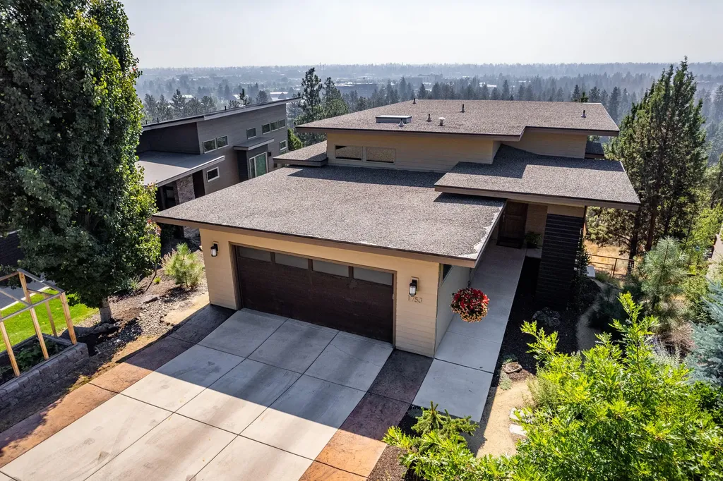 1753 SW Troon Avenue Bend OR 97702