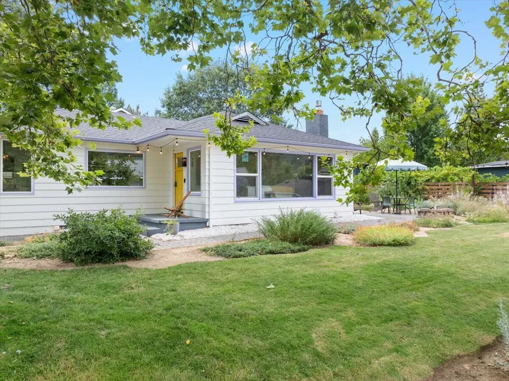 308 NW Van Dyke Place Grants Pass OR 97526