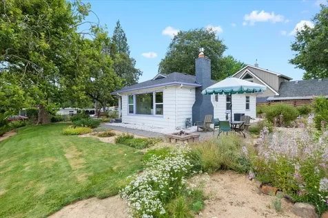 308 NW Van Dyke Place Grants Pass OR 97526