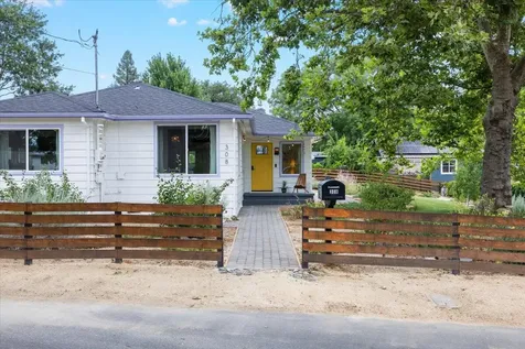 308 NW Van Dyke Place Grants Pass OR 97526