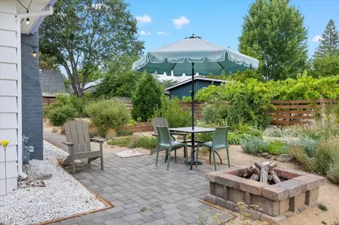 308 NW Van Dyke Place Grants Pass OR 97526