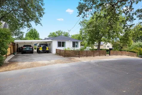 308 NW Van Dyke Place Grants Pass OR 97526