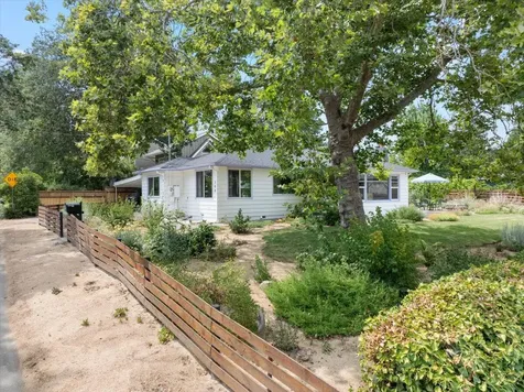 308 NW Van Dyke Place Grants Pass OR 97526