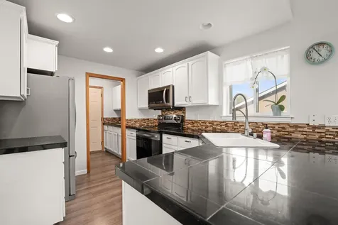 2293 NE Lynda Lane Bend OR 97701