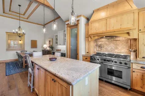 19202 Green Lakes Loop Bend OR 97702