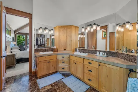 19202 Green Lakes Loop Bend OR 97702
