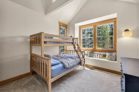 19202 Green Lakes Loop Bend OR 97702