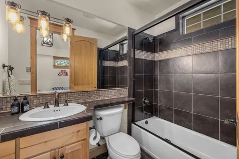 19202 Green Lakes Loop Bend OR 97702