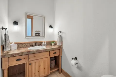 19202 Green Lakes Loop Bend OR 97702
