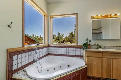 6829 NE 41st Street Redmond OR 97756