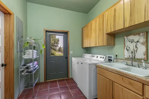 6829 NE 41st Street Redmond OR 97756