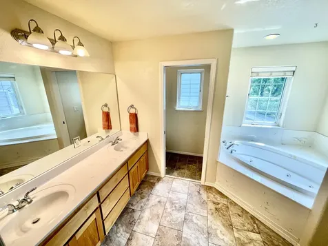 341 Meadow Drive Ashland OR 97520