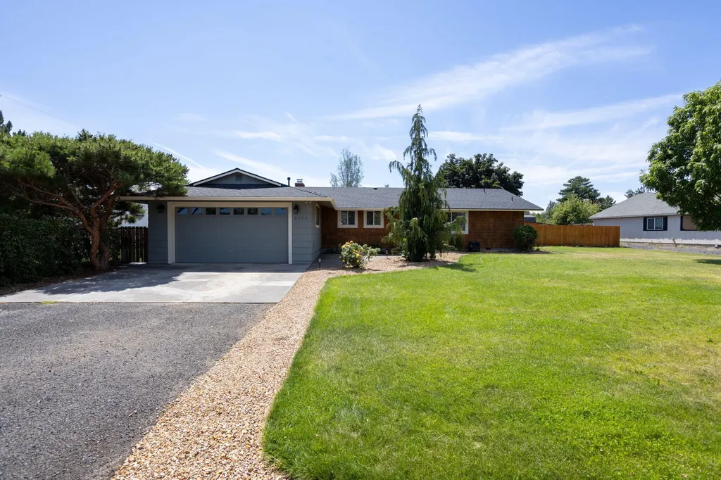 2506 SW Wickiup Avenue Redmond OR 97756